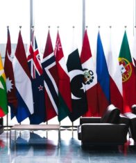 etiquettes to display flags in office